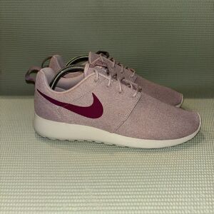 Nike Roshe One Running Shoes Women’s Size 11 844994-501 Plum Chalk/True Berry